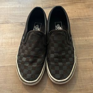 Women’s 8.5 Black Checkered Vans